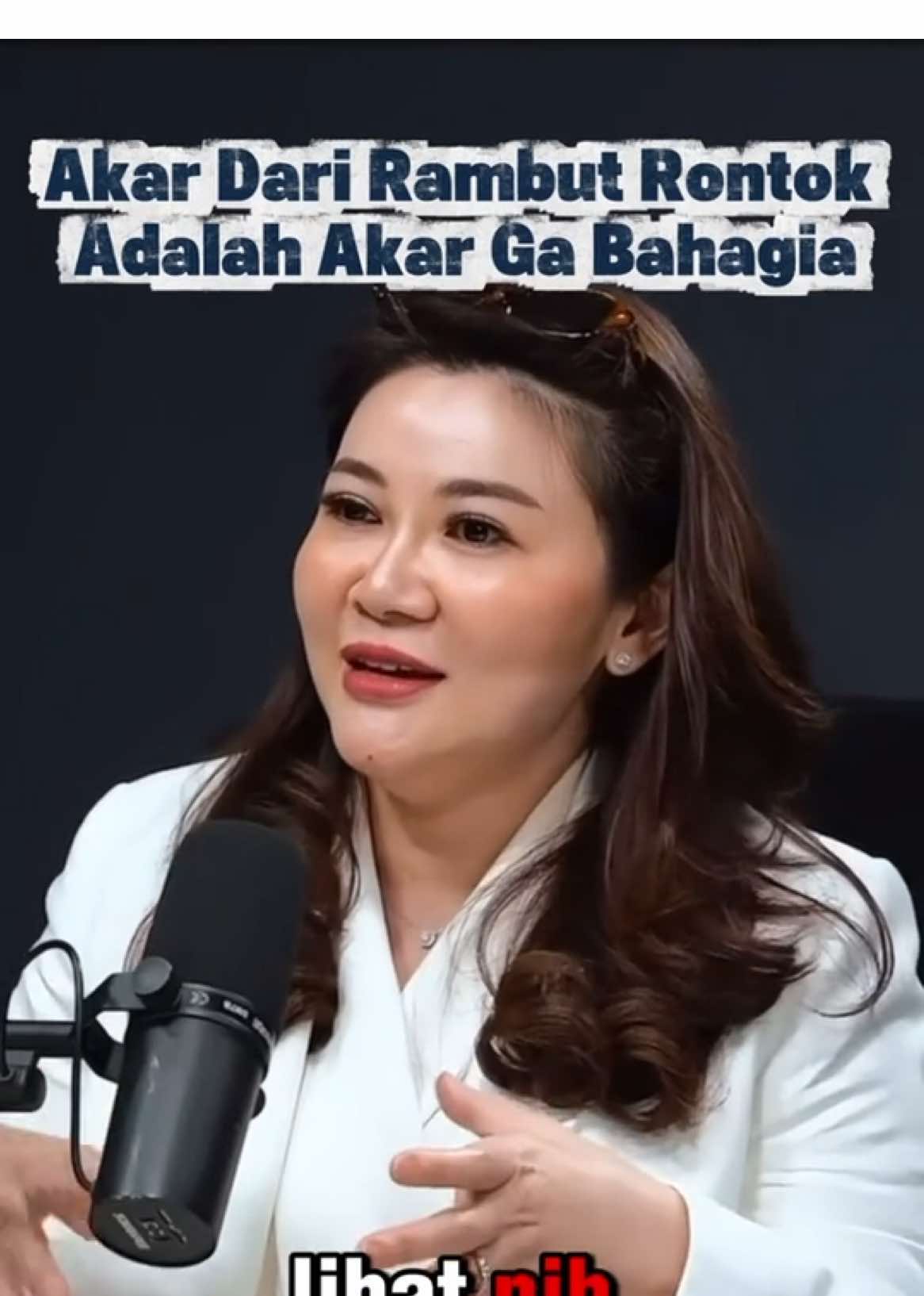 Ternyata bukan cuma hati yang bisa “kurang bahagia”, tapi akar rambut juga. Kalau akarnya gak happy, ya siap-siap rambut rontok~ Makanya, jangan #SalahFokus cuma rawat helainya aja. Yuk jadi #ScalpFokus bareng Dove Baru – Dove Biotin Hairfall Control, biar akarnya bahagia dan rambut kuat dari dalam 