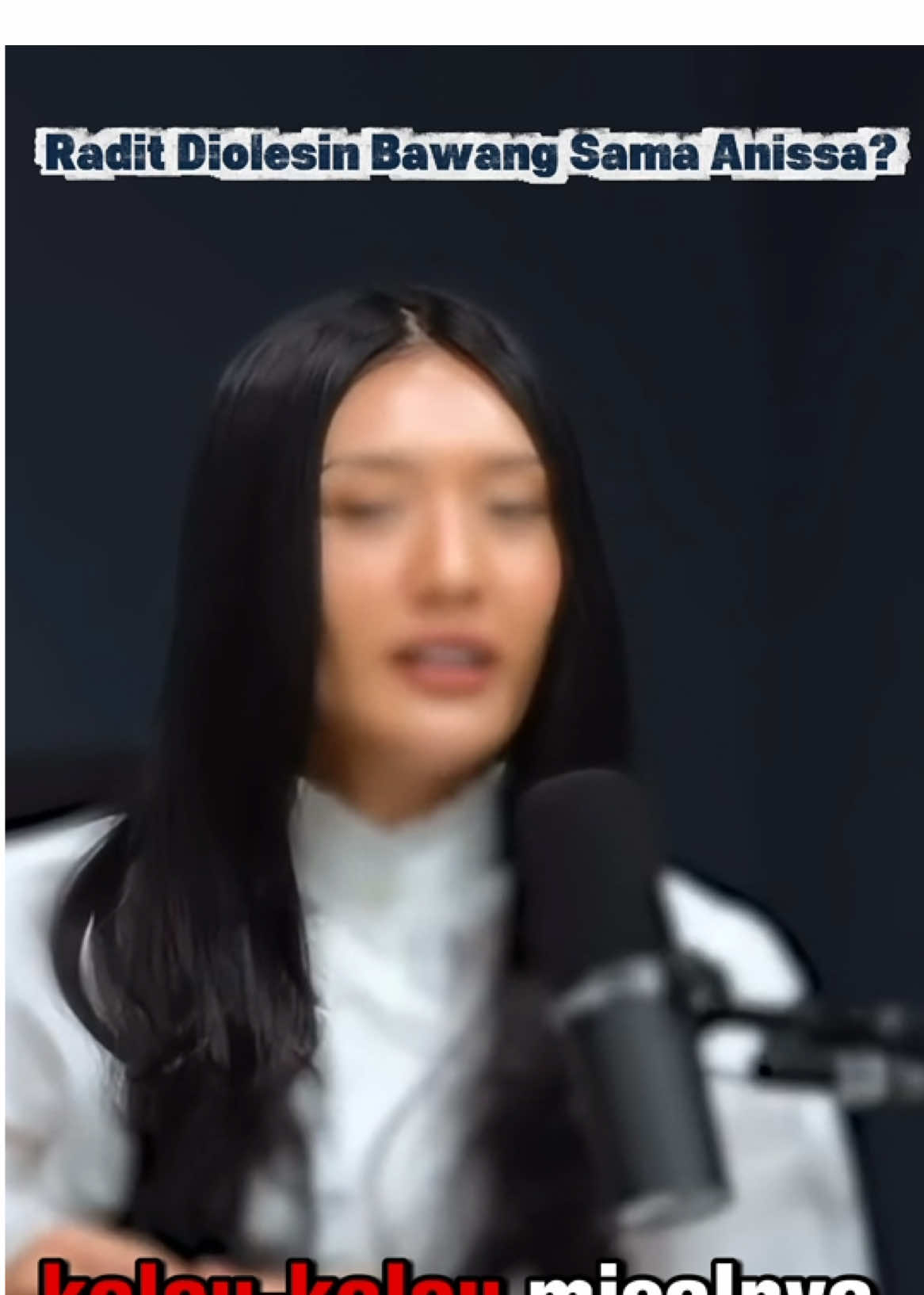 Anissa mau ngolesin bawang ke kepala Radit?! #SalahFokus banget! Tapi kalo soal rambut rontok, yuk ubah fokusnya ke #ScalpFokus bareng Dove Biotin Hairfall Control