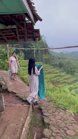 Teteh punten #suasanapedesaan #riamanirmalasari #gadiscantik #gadisdesa #suasanakampung 