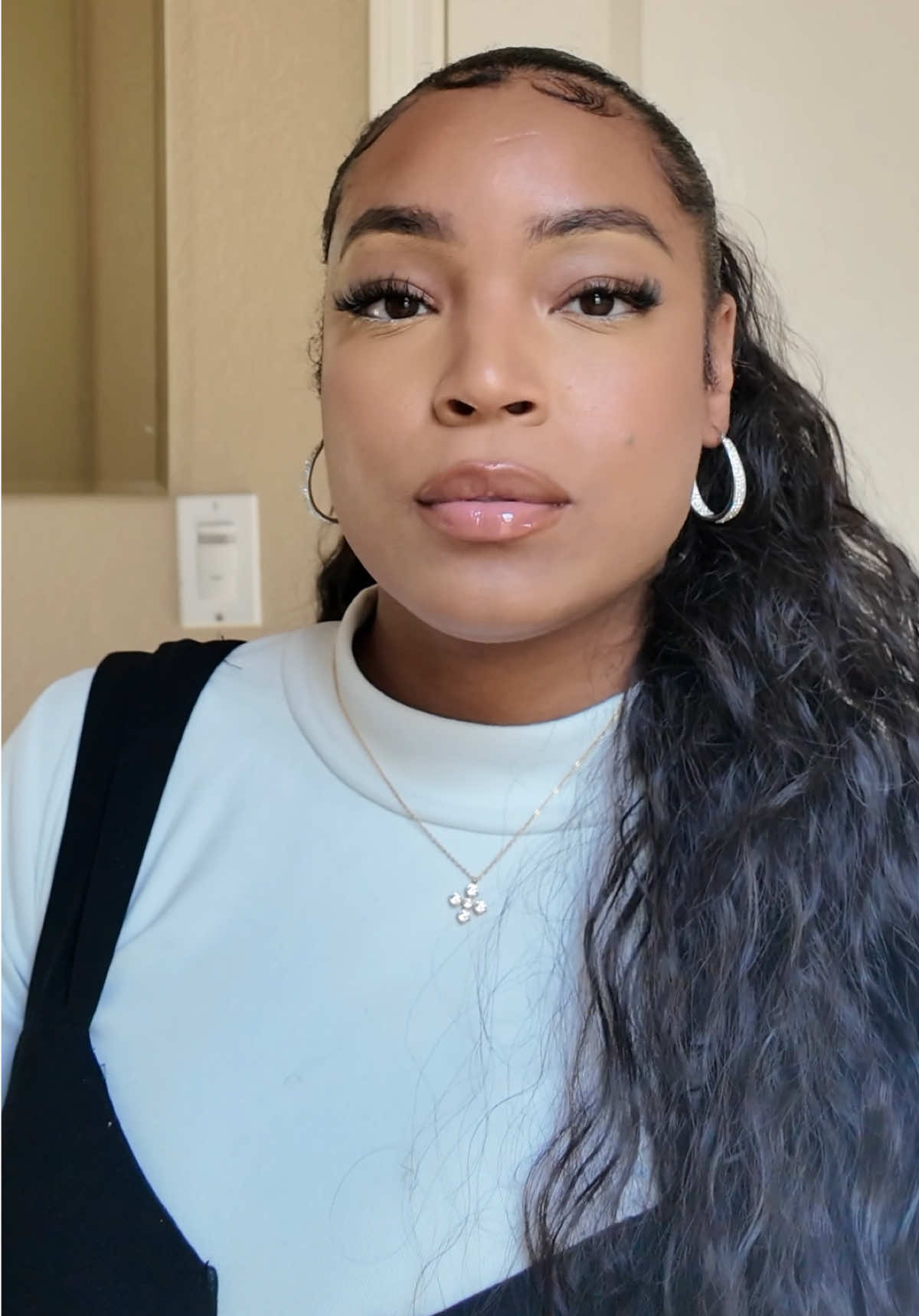 How to do a slick ponytail with a claw clip ponytail in minutes! #superquickhairstyle #easyprotectivestyles #clawclipponytail #protectivestyles #protectivehairstyles 