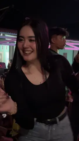 aseekk asekk💃🏼  #lewatberandafyptiktok #fyp #dancerkarnaval #soundsystemlumajang #soundsystemjawatimur @Anggitaa🫧 