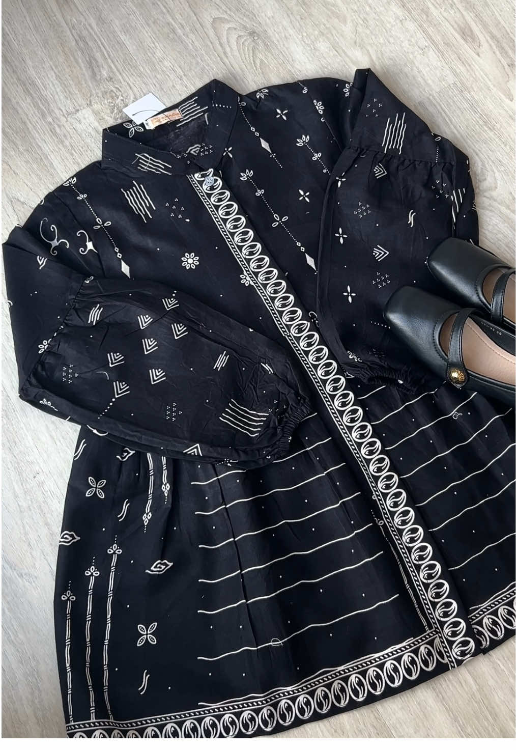 Lapor masyarakat, semua warna nya sudah ready🖤🩵 #promoguncang1111 #Gajiansale #blousemurah #outfitngantor #outfitinspo 