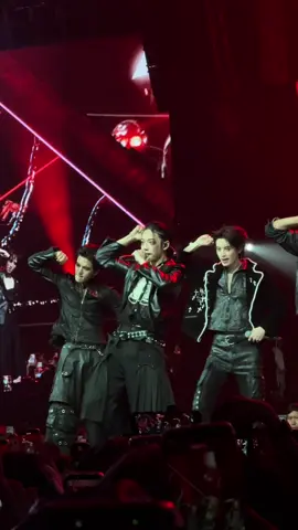 พี่แช่มท่อนฮุค maniac ล้อคท่าปั้กๆ คือที่สุด🥹❤️‍🔥 #NEXnattakit #EnchantedFestxBUS #EnchantedFest2025 #busbecauseofyouishine @NEX BUS 