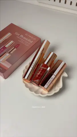 looking for a holiday gift for her?  i got you! she’ll love this O.TWO.O. makeup gift set 💓  #fyp #otwoo #giftset #makeupset #giftforher 