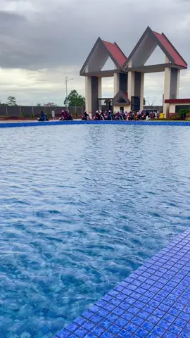 adem bener dah~ konsepnya kalo pusing kerja keluar office langsung bisa nyebur di kolam kali yaaaa 💦 #pabrikmajalengka #buruhpabrik #cansportindustrialindonesia 