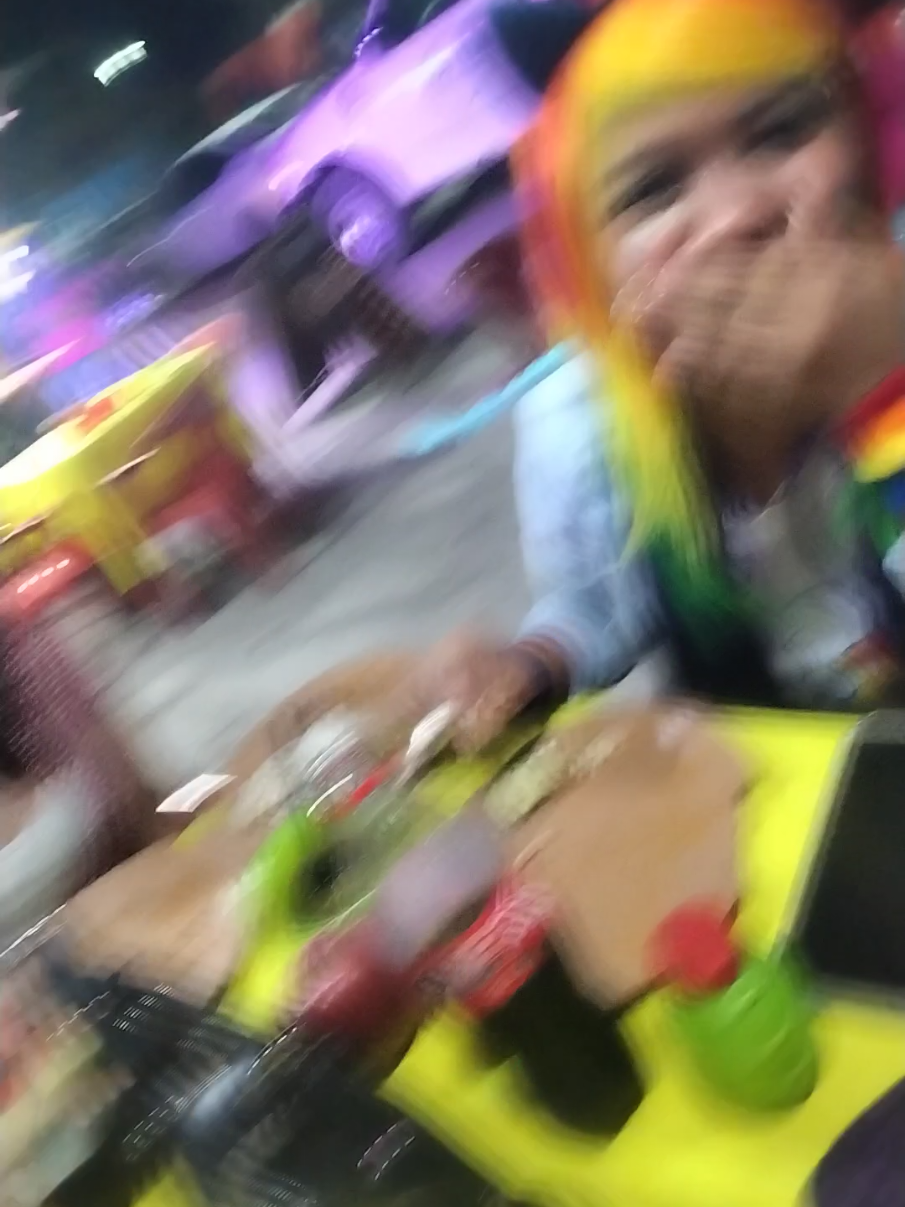 2 de harina  en la gala del galope #equestriagirls #mylittlepony #mlp #halloween #cosplay @Ich weiß nicht @ferrr 🦖   aquí apple jack le gusta el campo rainbow dash la ves volar u la twilight sparkel princesa brillante