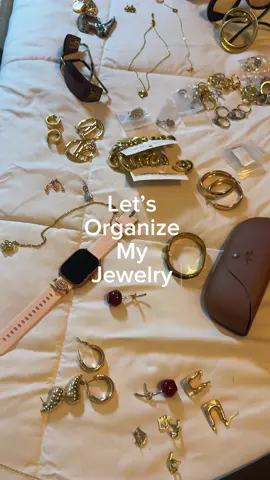 Let’s organize my dresser from @Happy Warehouse Liquidation 🩷✨ My jewelry is nicely organized now — and this dresser even has built-in outlets and LED lights! #organizedhome #happywarehouse #homedecor #dressergoals #organizationaesthetic 