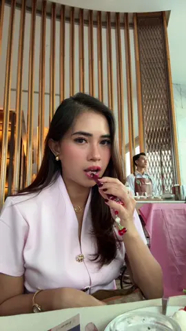 Bagus bgt woy @glad2glow.indo yg Berry Soda ‼️😩💖 #g2g #lipserum 