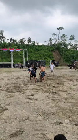 Sesi batle bal bal an disek rek 😭😂 #batlesempu #batlesempukediri #kediri24jam #viralfyp #fyp 