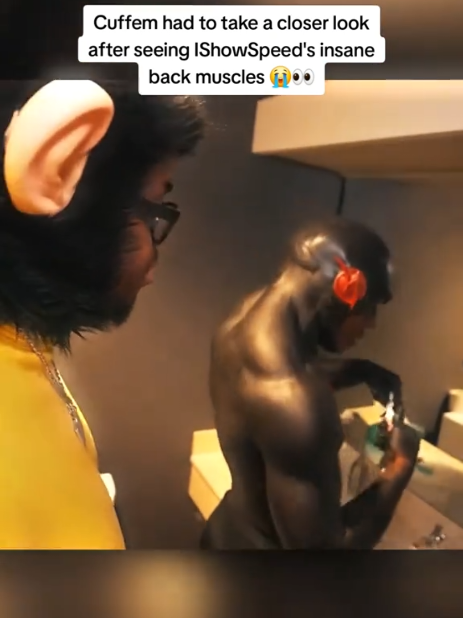 Cuffem had to take a closer look after seeing IShowSpeed's insane back muscles 😭👀 #ishowspeed #fyp 