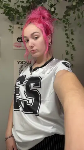 #jillianduvall #randomoutfit #pinkhair #OOTD 