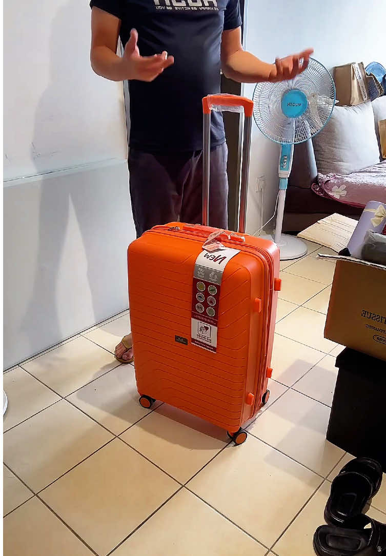 Blue mountain expandable luggage. Have many design options to choose. Durable design. #luggage #luggagebag #travelluggage #luggagemurah #expandableluggage 