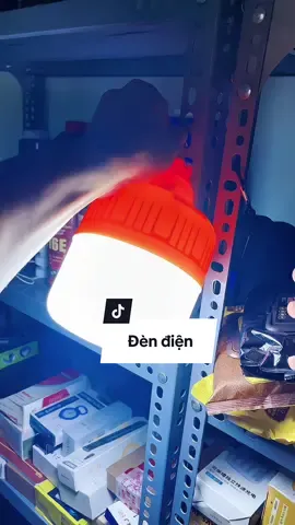 Bóng đèn tích điện 150-200W khá tiện dụng. #bongden #bongdentichdien 