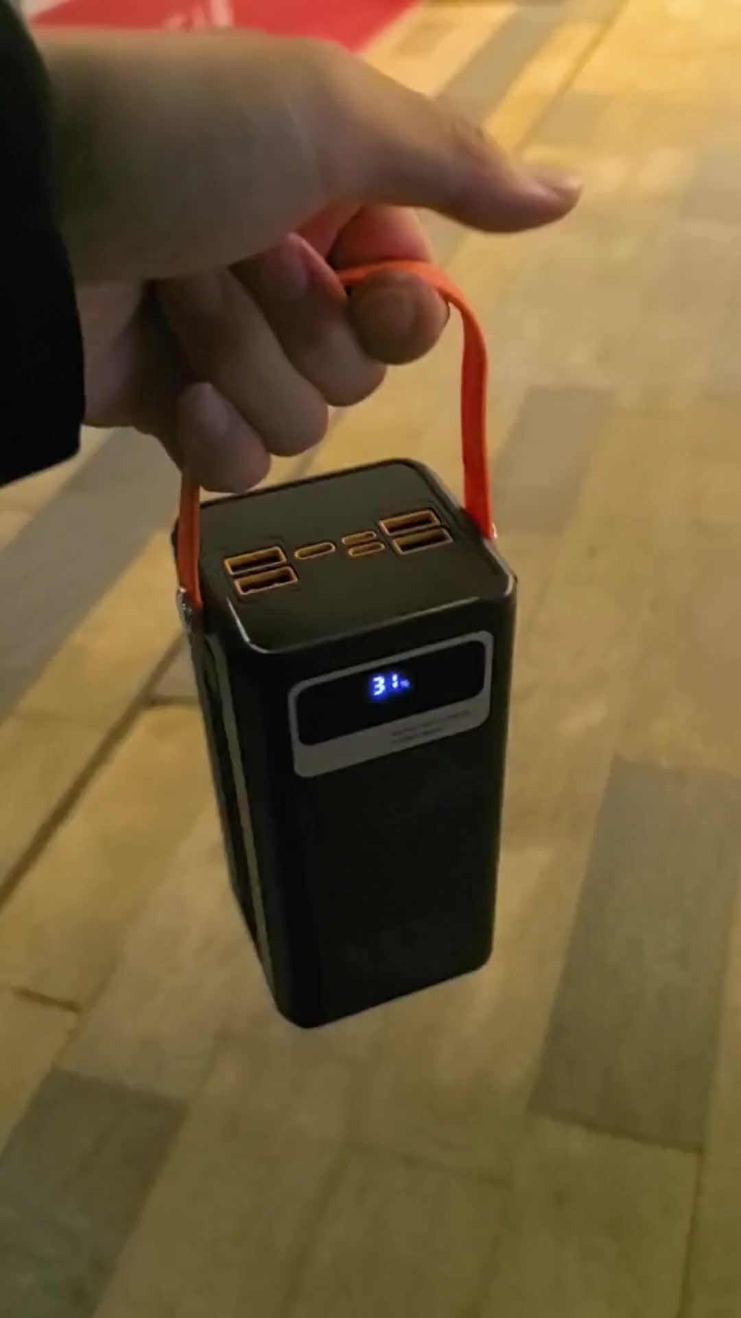 Có thể sạc điện thoại, có thể dùng làm đèn pin, pin sạc dự phòng 120W+80000mAh siêu mạnh mẽ và tiện dụng, thiết bị siêu mạnh mẽ kết hợp nhiều cổng sạc, rất đáng sở hữu!
 