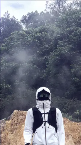 jacket by:@carumby.adventure #pendakipomo #gorpcore 