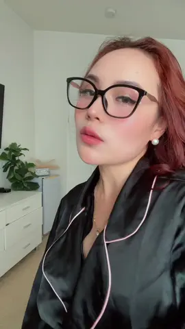 Halloween Transition : Blair Waldorf of Gossip Girl. #halloweencostume #halloweenlook #diyhalloweencostumes #easyhalloweenmakeup  #gossipgirl