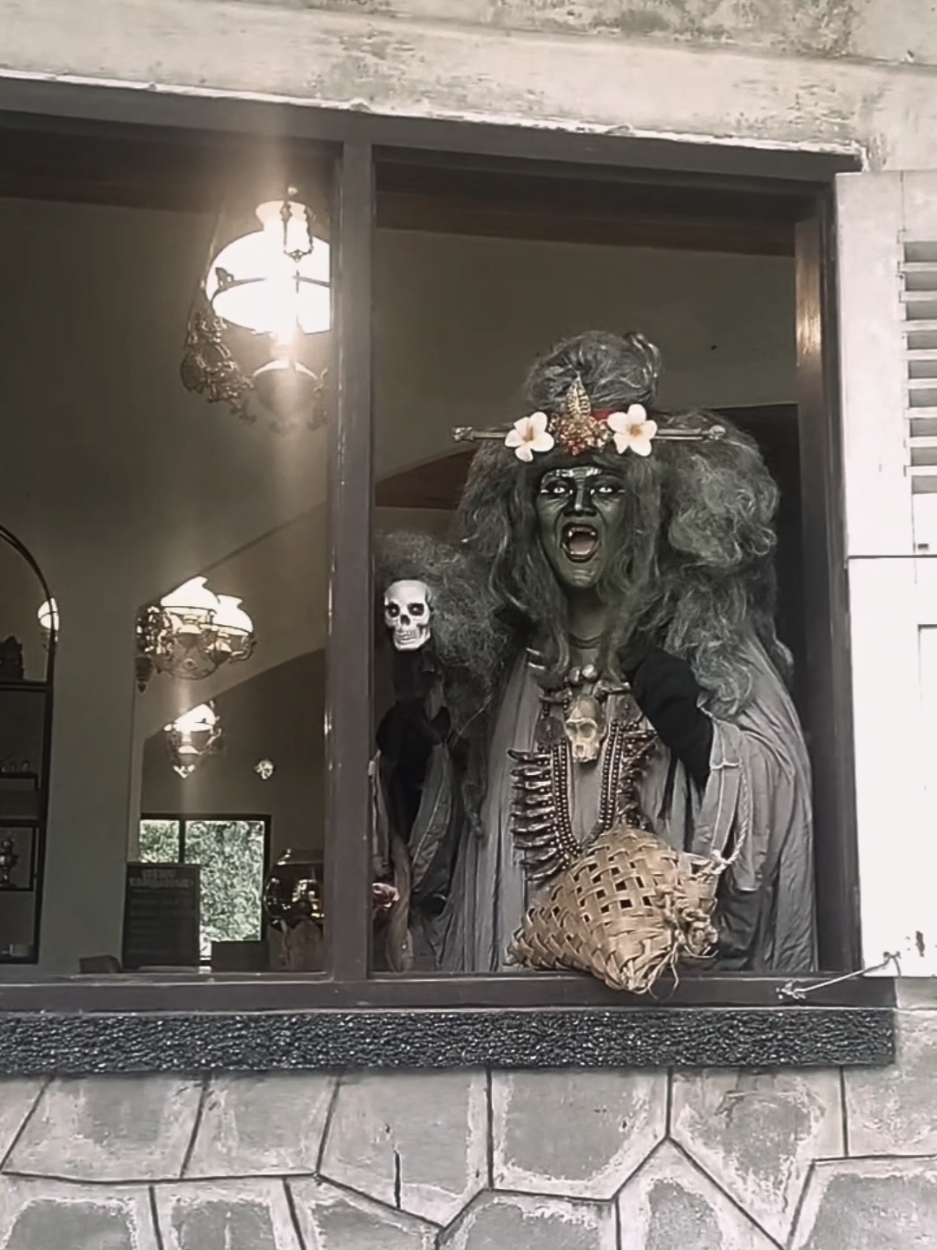 Kita Harus Kuat 💪  Lokasi @Mrawan Cafe & Resto  video phone @aksa_040  #maklampir  #fypシ゚viral  #cosplayers  #pasarwitwitan  #banyuwangi 