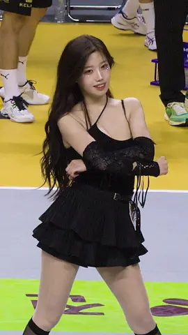 25-26 kb스타즈 강지은치어리더 데뷔 첫 공연 후 인사 직캠 #shorts #강지은 #kb손해보험 #배구 #직캠 #응원 #영상 #치어리더