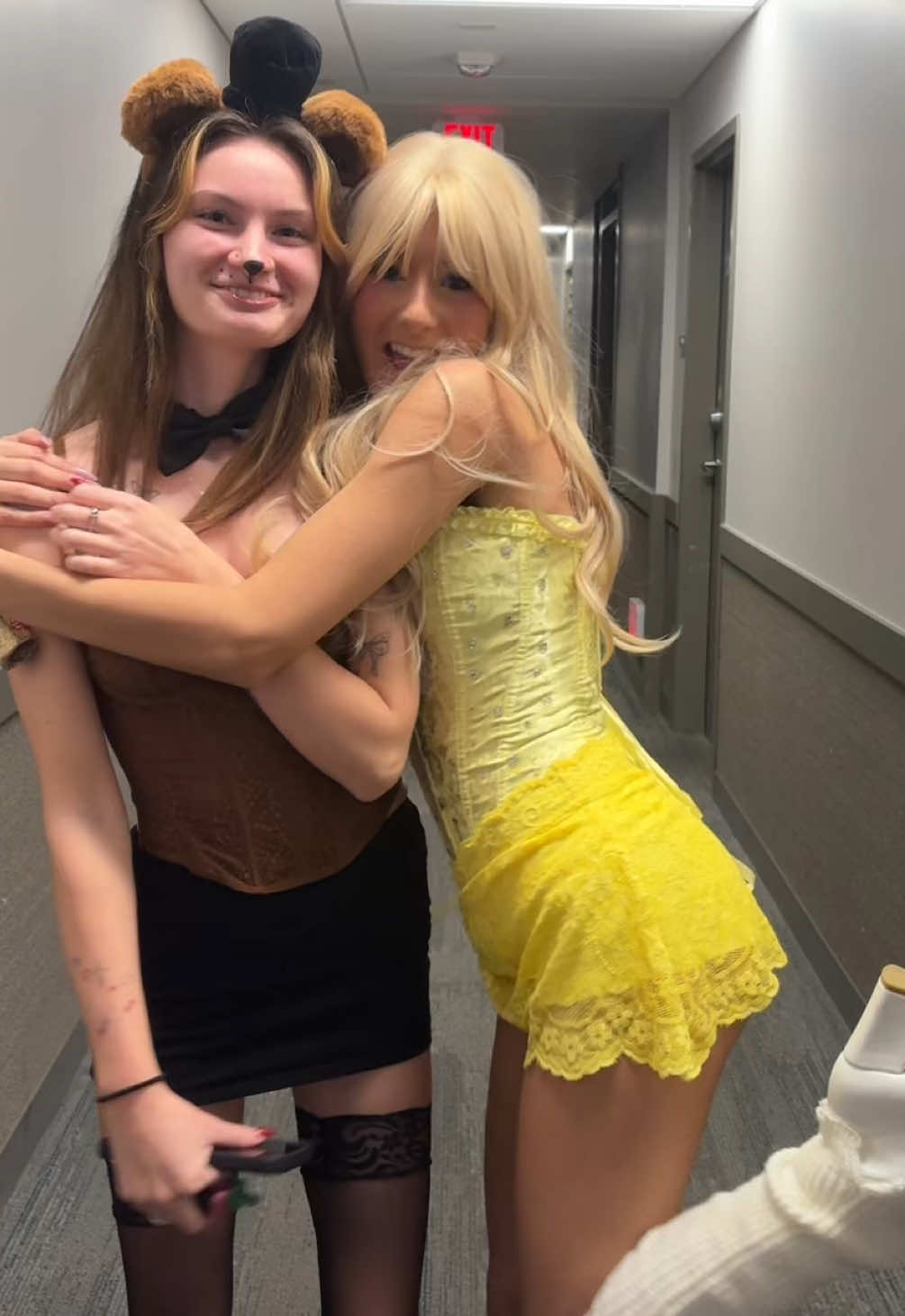 happy halloween @Sabrina Carpenter @tucker @saintlaurentcowboy @jessica˙⋆✮ 