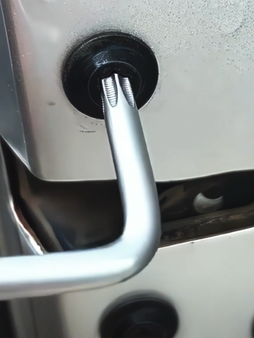 Satu set, 9 fungsi, Extra Long! 🔥  Kunci L Bintang premium dari Vanadium Chrome ini anti karat dan super kuat.  Semua ukuran dari T10 sampai T50 ada di sini.  Wajib punya buat yang suka bongkar pasang! 🔩 #kuncilbintang #alatbengkel #perkakaspremium #vanadiumchrome #tukangindonesia 