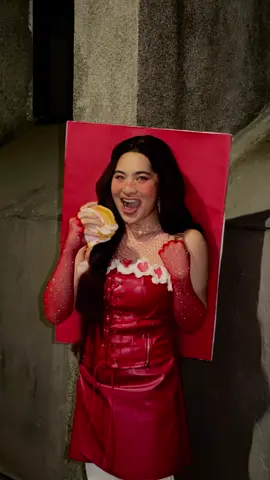 Hi guys wag malito ah. hindi to si @Bini Aiah Arceta , This is your BUNI Aiah 💋🍔 bida ang saya sa Nyollibee 😚✨ burger ka lang, Aiahnatoh ou. 😭💅 PHOTOCARD TAYO NGAYON. 