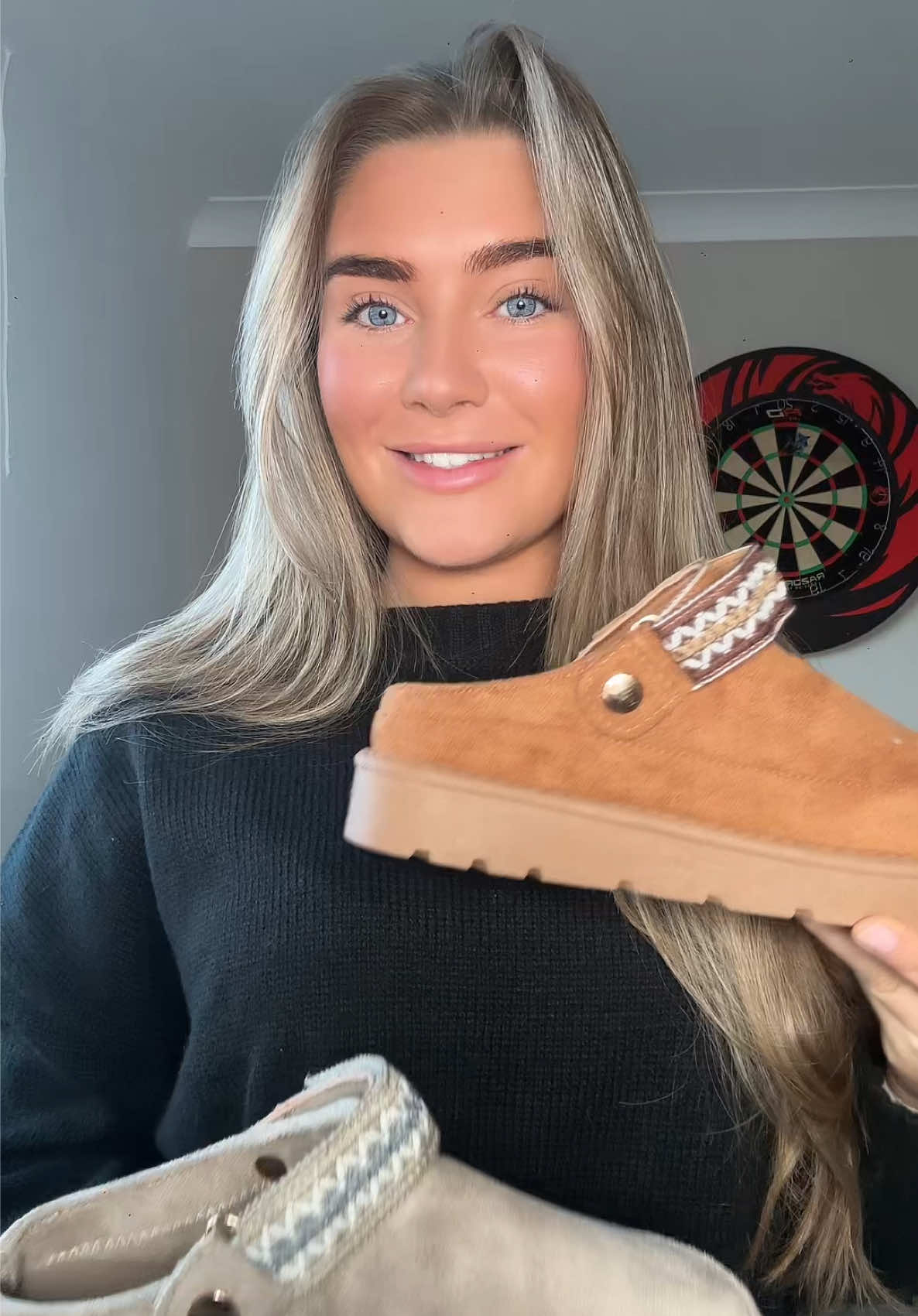 Come join us on live now for amazing flash sales and discounts!!! #live #solelondon 