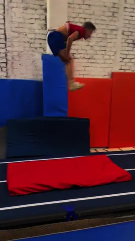 Два угла в переход на двойное сальто ❤️#акро#акробатика#timavasyukevich#acro#acrobatica