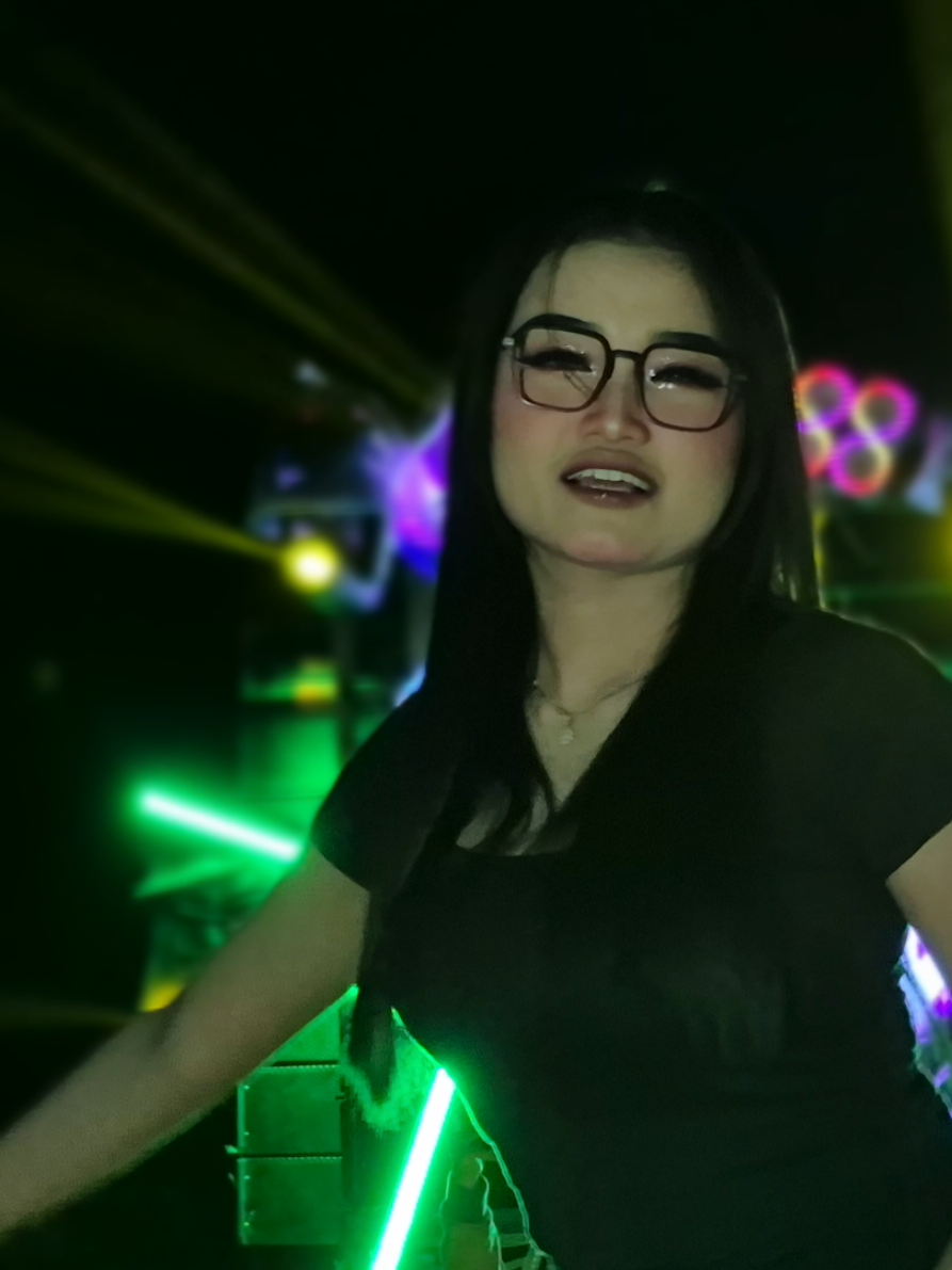 jian sess🤙🤪 @desitaaptri🚩  #karnavalsoundsystem #trendingvideos #dancerkarnaval #trending #viralfyp 