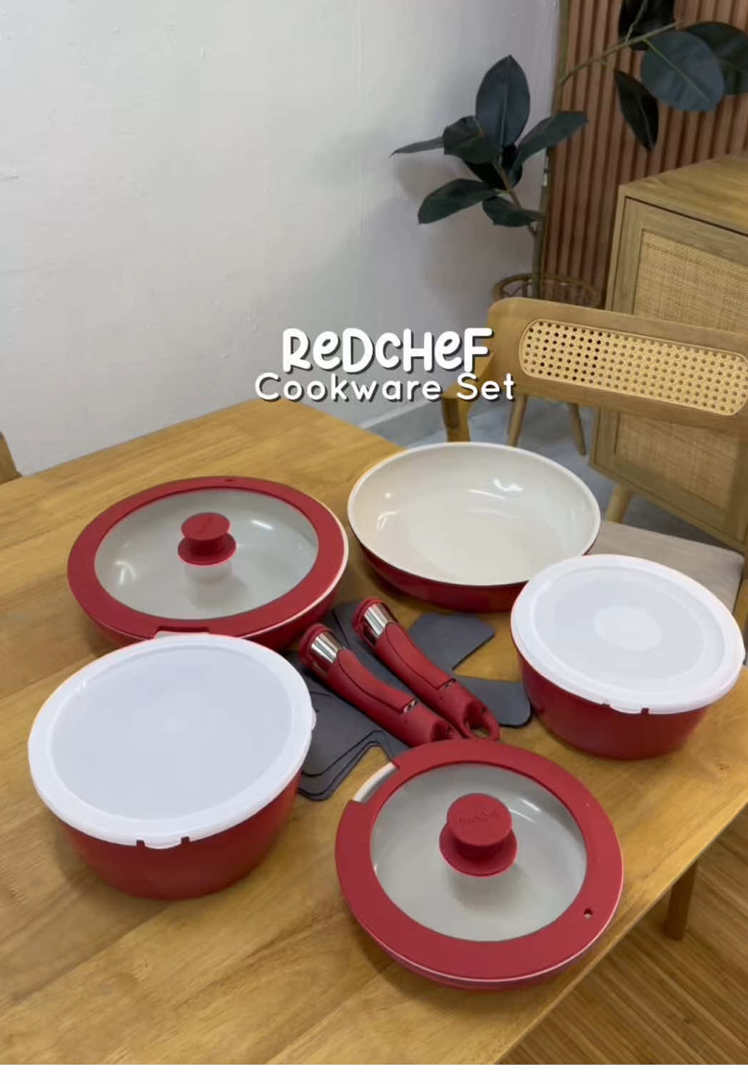 Paling excited tunggu parcel ni sampai. Another cookware set collection, sblm ni dah ada putih, pink, biru, kuning. Ni kita grab merah pulak, seriuss cantikkk 😭😭 @Redchef.MY  #redchef #redchefcookware #redchefceramiccookware #kitchen #kitchendecor 