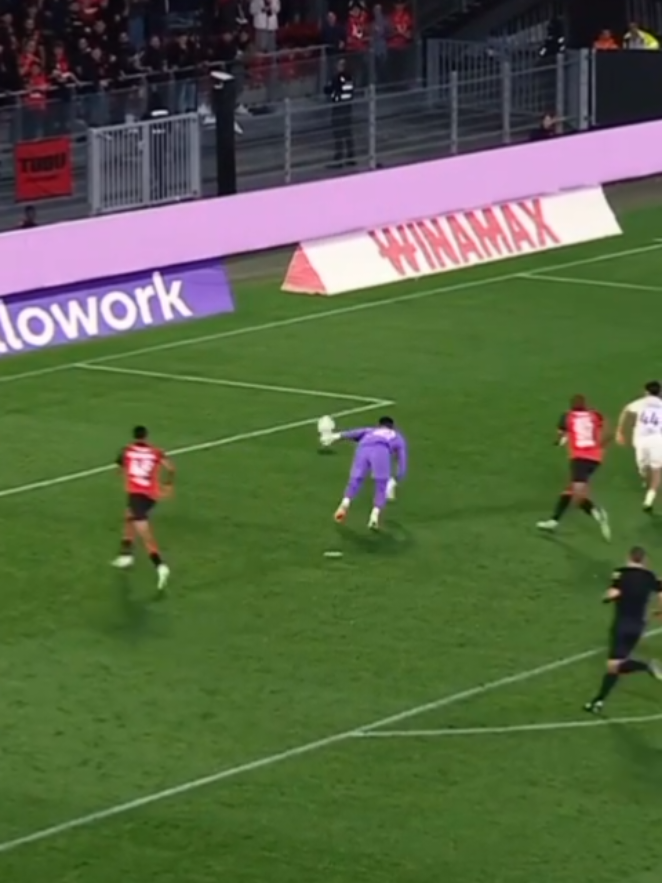 Funniest moments in football history 🤣 follow for more #viralvideo #football #fyp #nicksjr 