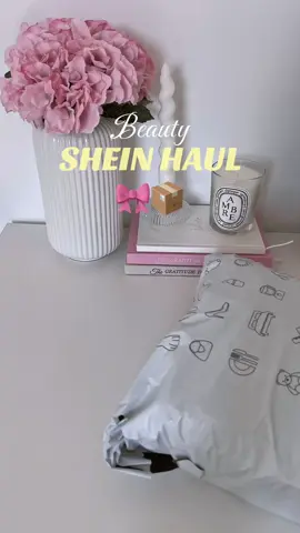 Un haul glam avec SHEIN, c'est la base 👝🖌️💖 @lovelyeane Réf : 24977845, 25819789, 43425280, 49546449, 57430170, 58545681, 89056570, 101792507, 163670408, 186200395 #SHEIN #SHEINFrance #SHEINstyle #SHEINsaveinstyle