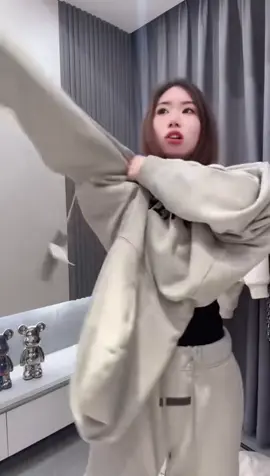 【单卫衣】ESS第八季植绒连帽卫衣男女情侣同款美潮街头宽松百搭🔥🔥🔥#时尚潮流穿搭 #essentials #foryou #createtowin #tiktokshopsg 