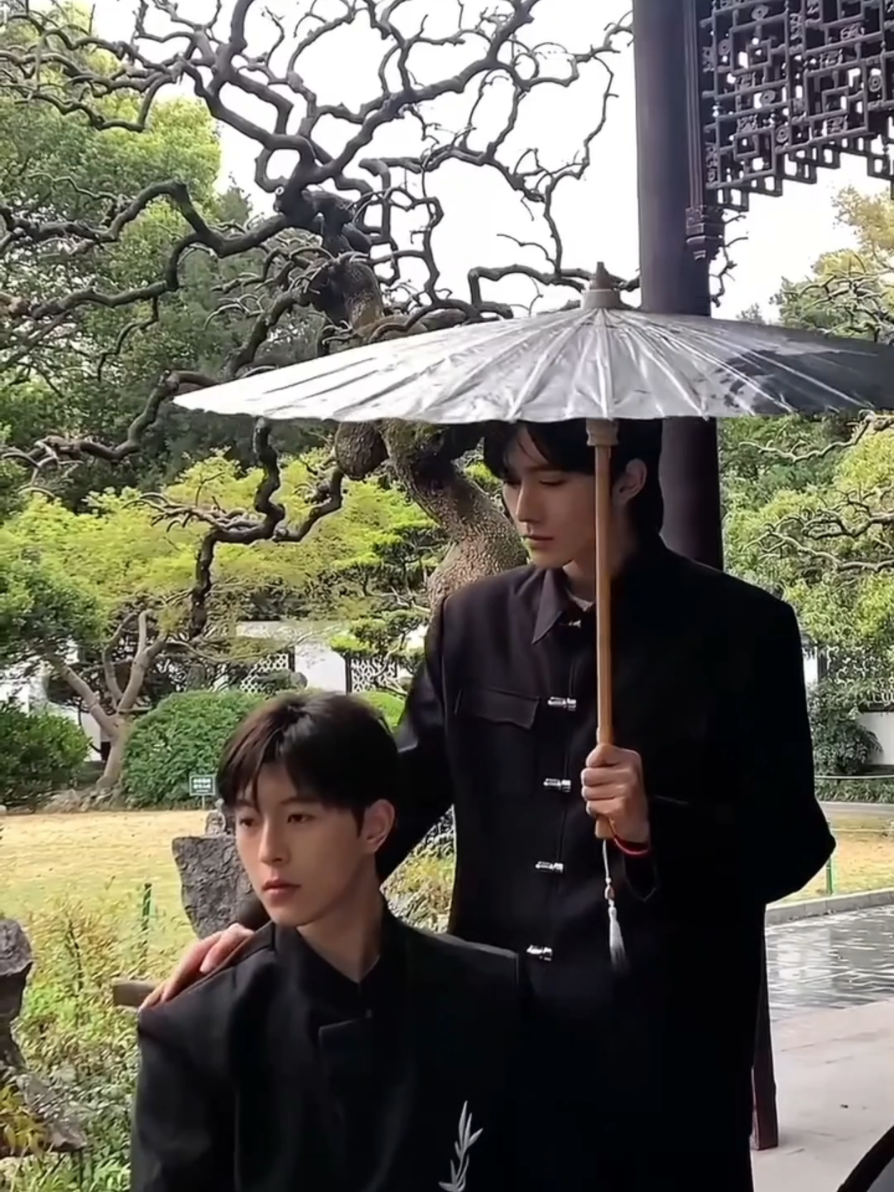 ทำไรกันน๊าาา ถึงกะไอค๊อกแค๊กเลย 🤭🥰  #XingQiu #HuangXing #QuiTingJie #ซิงชิว 