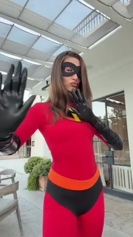 #HaileyBieber ging für #Halloween als #MsIncredible. 🤯 #theincredibles 