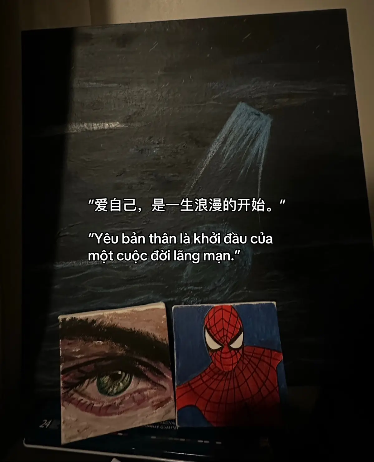 爱自己，是一生浪漫的开始。 “Yêu bản thân là khởi đầu của một cuộc đời lãng mạn.”