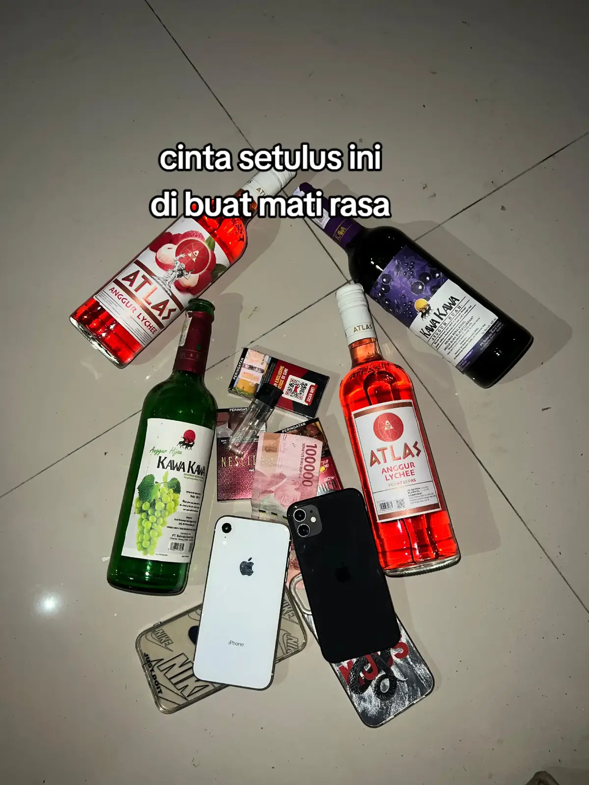 resep martabak kentang bahan kulit 300 gram tepung terugi 650 ml air 2 sdm tepung tapioka 1 sdm tepung maizena 1 sdm susu bubuk 1 butir telur 2 sdm minyak sayur 1/2 sdt garam bahan isian: 500 gr kentang 150 gr ada ayam 2 batang daun bawang 2 batang seledri 1 butir bawang Bombay 1 sdt lada bubuk 1 sdt kaldu ayam cara membuat: campur semua bahan kulit sampai rata dan tidak ada yang menggumpal. uleni hingga Kalis. bagi-bagi menjadi bulatan-bulatan kecil. rendam minyak diamkan selama 1 jam. sambil menunggu, rebus kentang hingga matang, dan kupas potong dadu. sisihkan rebus ayam lalu suwir. cincang bawah bombay, daun bawang dan seledri, campurkan semua bahan isian bungkus kotak, lakukan hingga habis. panaskan minyak goreng hingga matang kecoklatan dan renyah. angkat dan tiris. #lewatberanda #foruyou #foryoupage #fyp #atlas 