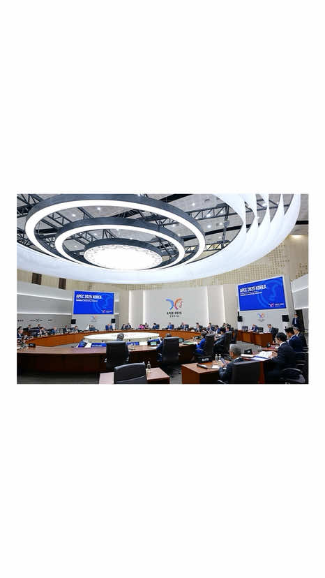 Presiden Prabowo menegaskan bahwa forum Kerja Sama Ekonomi Asia-Pasifik (APEC) didirikan atas prinsip pertumbuhan ekonomi yang inklusif dan kerja sama antarnegara. Karena itu, misi utama APEC untuk memfasilitasi perdagangan bebas harus berdasarkan keadilan dan kesetaraan.