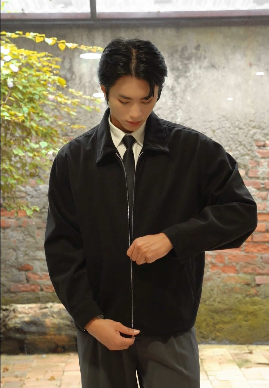 Boxy Zip Jacket sử dụng dòng vải Dạ Cotton cao cấp cho độ dày dặn nhưng mềm mại. #jbagy #zipjacket #fallwinter 