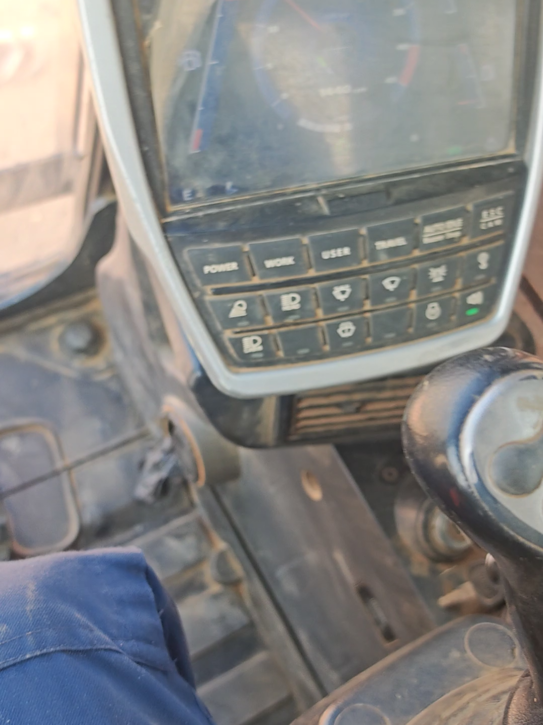 الرد على @mo7amd_7osien  #Hyunday #Excavator #Equipment 