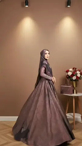 Anggun, lembut, dan berkelas dalam satu tampilan 🌸 Desain elegan dengan detail yang menonjolkan sisi feminin dan berwibawa. Siap tampil menawan di setiap kesempatan ✨#dresslebaran2026 #gamislebaran2026 