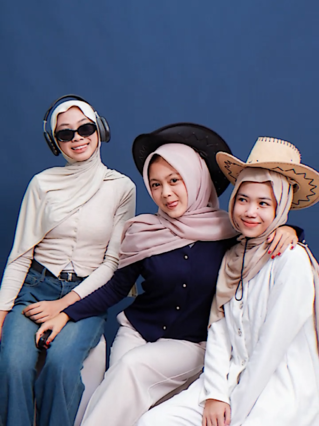 @nesaaaaaaaaa @hi, iya elsa 