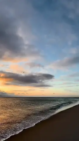 sore hari di pantai sambil lihat sunset sangat indah #beautiful #sunset #sun #pantaiselatan #sinematic 