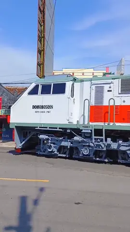 Munculnya kembali CC 203 95 02 PWT setelah konservasi 7 bulan eks KKA di Kediri #lokomotif #cc203 #cc2039502 #keretaapi #railfans #videokeretaapi #fyp