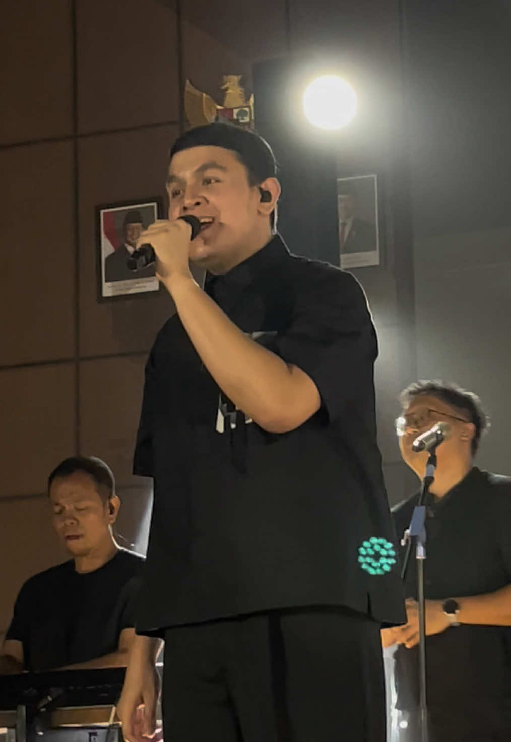 Monokrom ~ #tulus #hitamputih #monokromtulus 