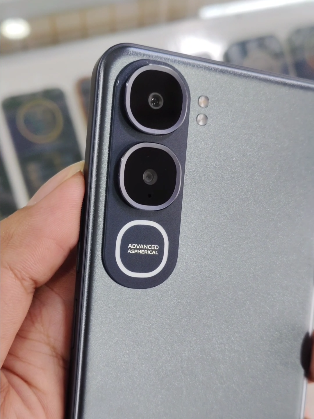 Vivo Y21d Warna Hitam Angkasa buat yang cool & elegan ✨😎  Selain itu, juga dilengkapi dengan spesifikasi yang #gakhabishabis lainnya: 💧Tahan Air Ekstrim  IP68/69/69+ ⚡6500mAh Tahan 3 Hari 💪Tahan Banting Ekstrem SGS Gold & Military Grade 📱Flagship Flat Screen 📷 50MP Sony Underwater Photography 🎮 Bypass Charging ✨ Dynamic Light 🔈Dual Stereo Speakers + 400% Audio Booster 🛡 5 Tahun Kesehatan Baterai 💎Dapatkan VIP Prime pergantian Antigores dan Softcase per tahun secara GRATIS! Tunggu apalagi? Segera kunjungi store vivo resmi kesayangan kamu sekarang dan dapatkan Ekstra Benefitnya!🔥 #Y21dailylife  #Gakhabishabistangguhnya  #vivoY21d  @vivocampus_indonesia 