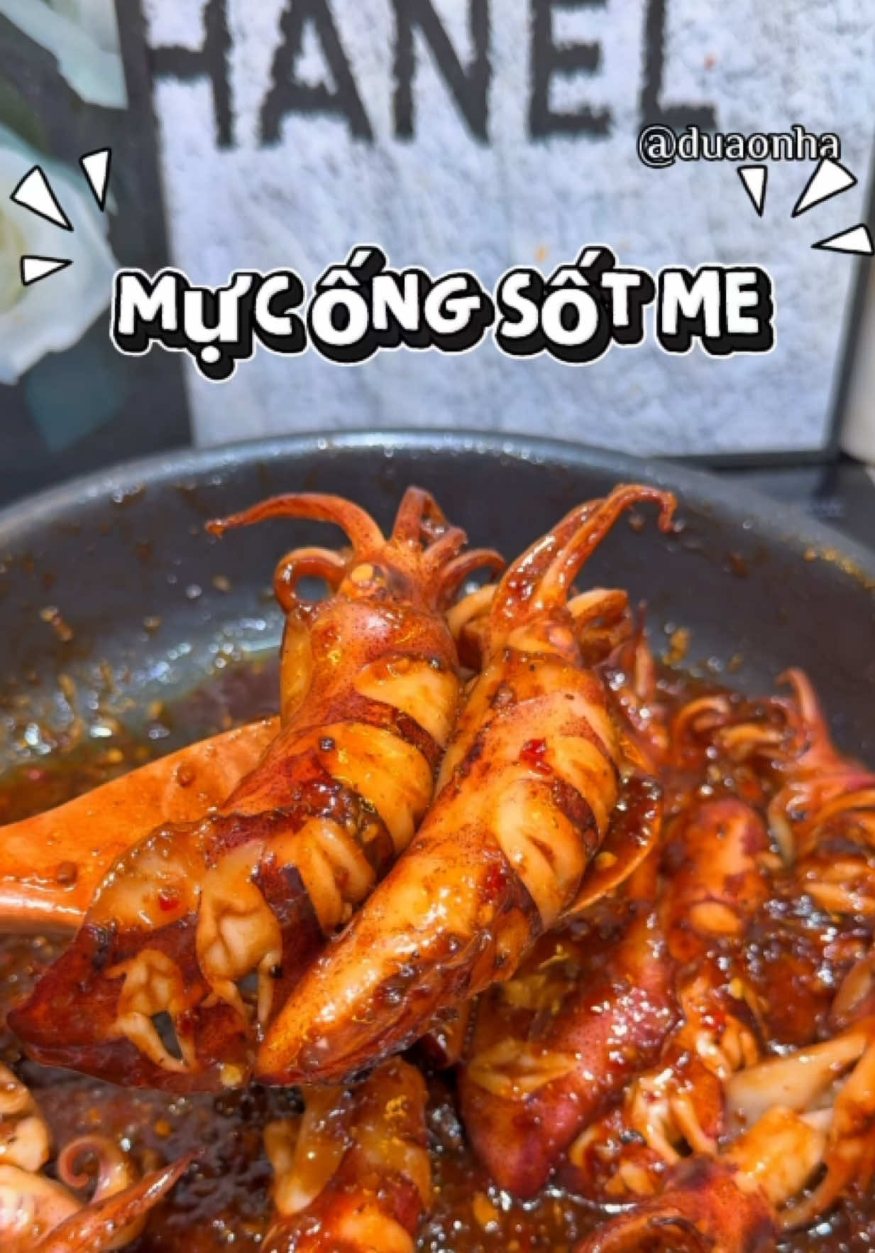 Đừng cầm tay nữa,món này phải cầm 