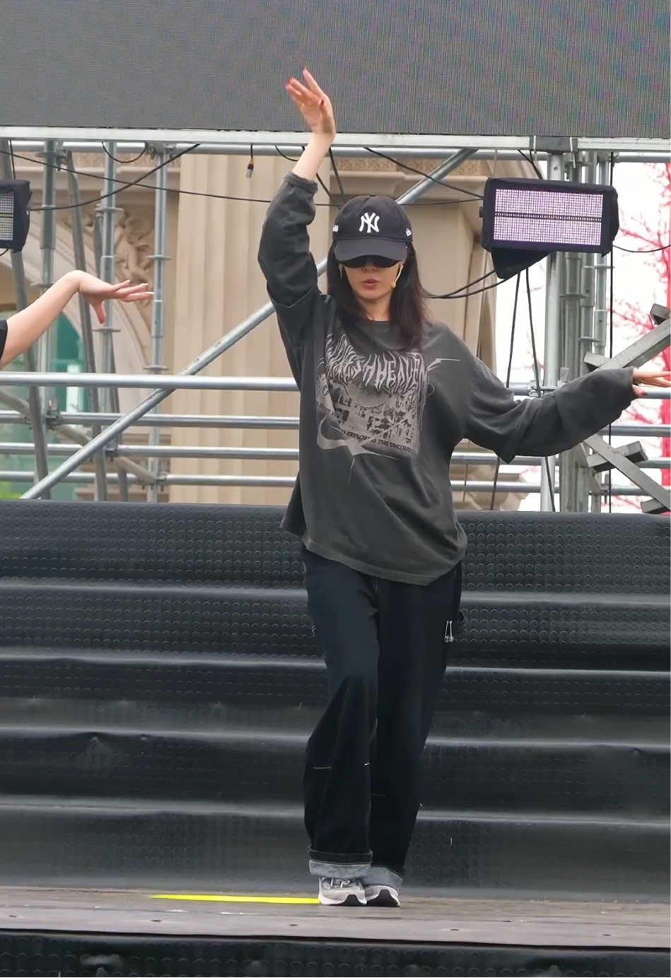 Park Ji Yeon đã có mặt tại sân khấu Kfood fair 2025 ở phố đi bộ công viên Vũ Yên #haiphongcogimoi #phodibovuyen #tara #kfoodfair2025 #parkjiyeon 