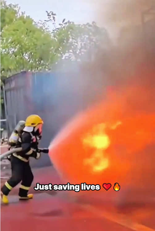Just saving lives ❤️‍🔥❣️#heartattack #help #foryou#firefighter#usa 