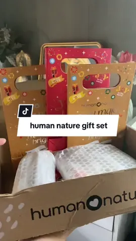Affordable christmas gift set from Human Nature 💚 #humannature #humannaturegiftset #christmasgiftset #christmasgiftidea #christmasgift 