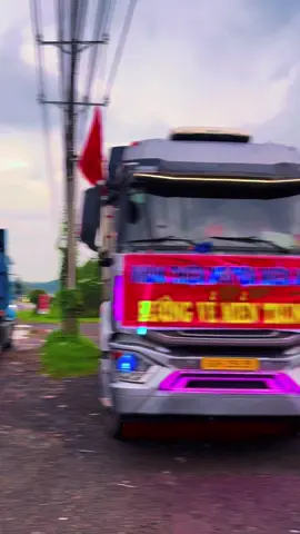 Bà con Chung tay góp sức cứu trợ đồng bào miền trung đang chịu ảnh hưởng bão mong bà con cố gắng vượt qua giai đoạn khó khăn bà con miền trung chờ con nhé…🥰⛈️🌪️🚛🇻🇳🇻🇳🇻🇳#CapCut #xuhuongtiktok #taixeduongdai @Cọ Đồng Nai 60✈️✈️🚛🚛 @Tính luxury 77🚚 @✨ Lỳ Bình Định 📸👑 